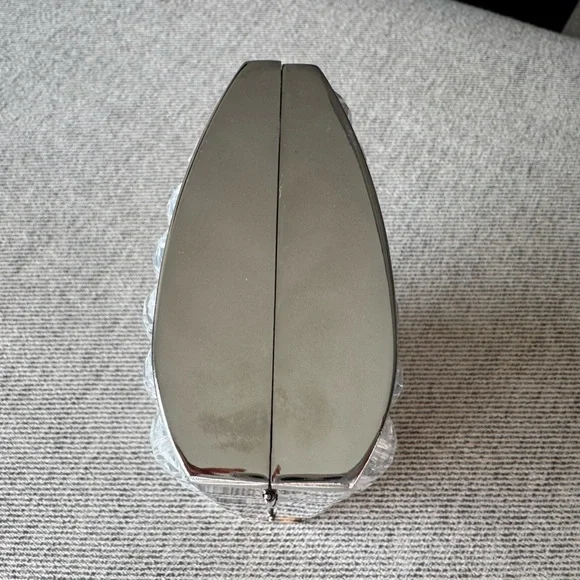 La Regale Elegant Silver Clutch Bag - Picture 3 of 15